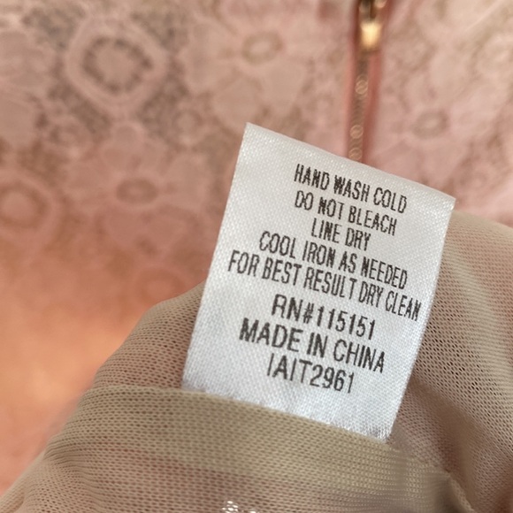 Romeo & Juliet Couture Dusty pink lace short sleeve crop top, Size L - Picture 2 of 9